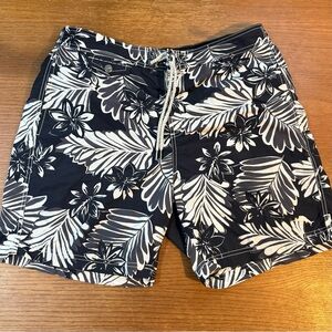 Tommy Bahama Relax Mens Swim Trunks Large Black White Floral Hawaiian Resortwear